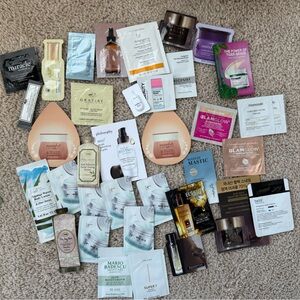 Assorted Skincare Sample Set